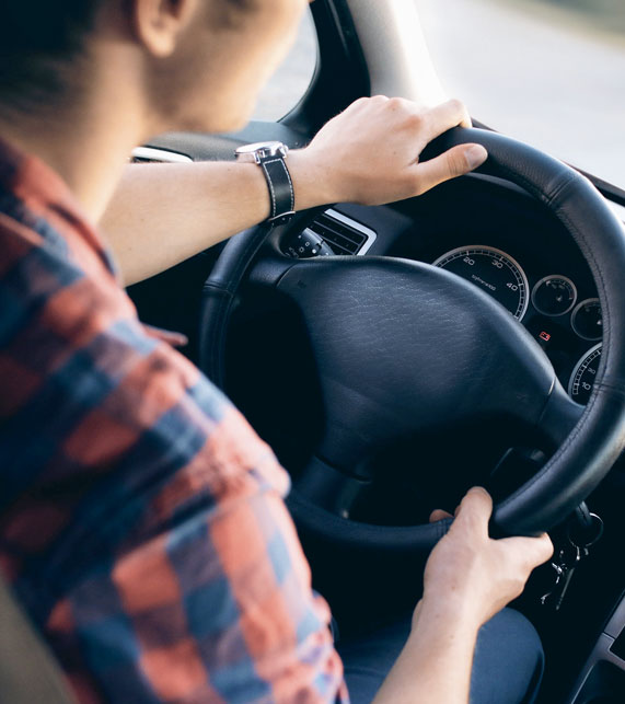 AutoCentro Villaverde: Taller en la zona sur de Madrid Especializado en Mecánica Rápida, Cambio de Neumáticos, Cambio de Aceite, Baterías y Aire Acondicionado entre otros servicios de mecánica para coche.