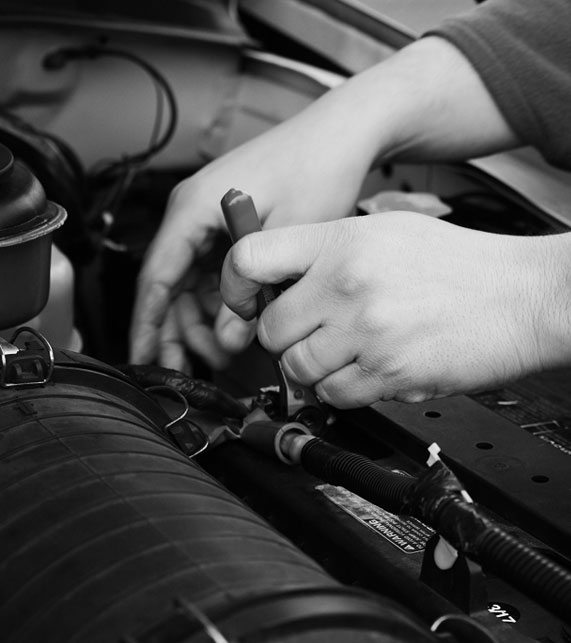 Cambio de Batería del Coche. Dónde puedo cambiar la batería del coche cerca. Taller Mecánico para Cambiar la Batería. En Autocentro Villaverde somos rápidos y Eficaces √ Ven a Vernos.